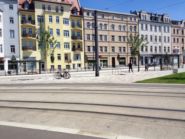Anfrage zu Maßnahmen der Instandsetzung von Straßen, Wegen und Plätzen