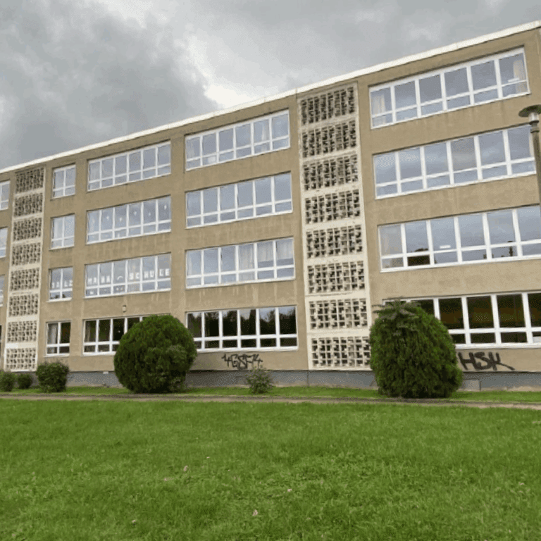 Änderungsantrag der Fraktionen CDU, DIE LINKE, BÜNDNIS 90/DIEGRÜNEN, Volt / MitBürger, SPD und Hauptsache Halle im Stadtrat von Halle (Saale) zum Variantenbeschluss – Grundschule (GS) am Kirchteich /Förderschule (FÖS) „Christian Gotthilf Salzman“